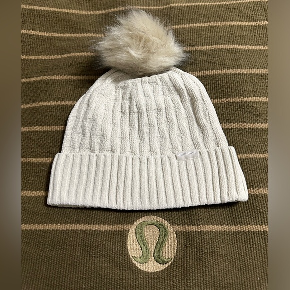 NWT Lululemon Cable Knit Pom Beanie